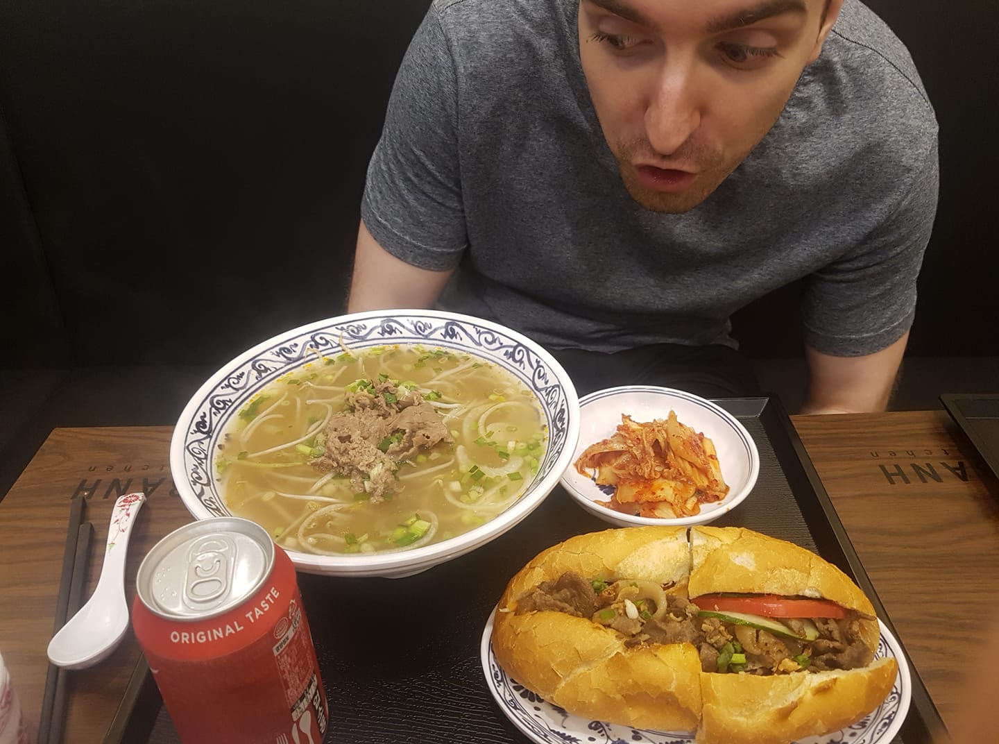 What makes Cowsep love visiting Vietnam is our country's cuisine, a bowl of pho rich in onions and a small piece of bread is enough to lift his spirits