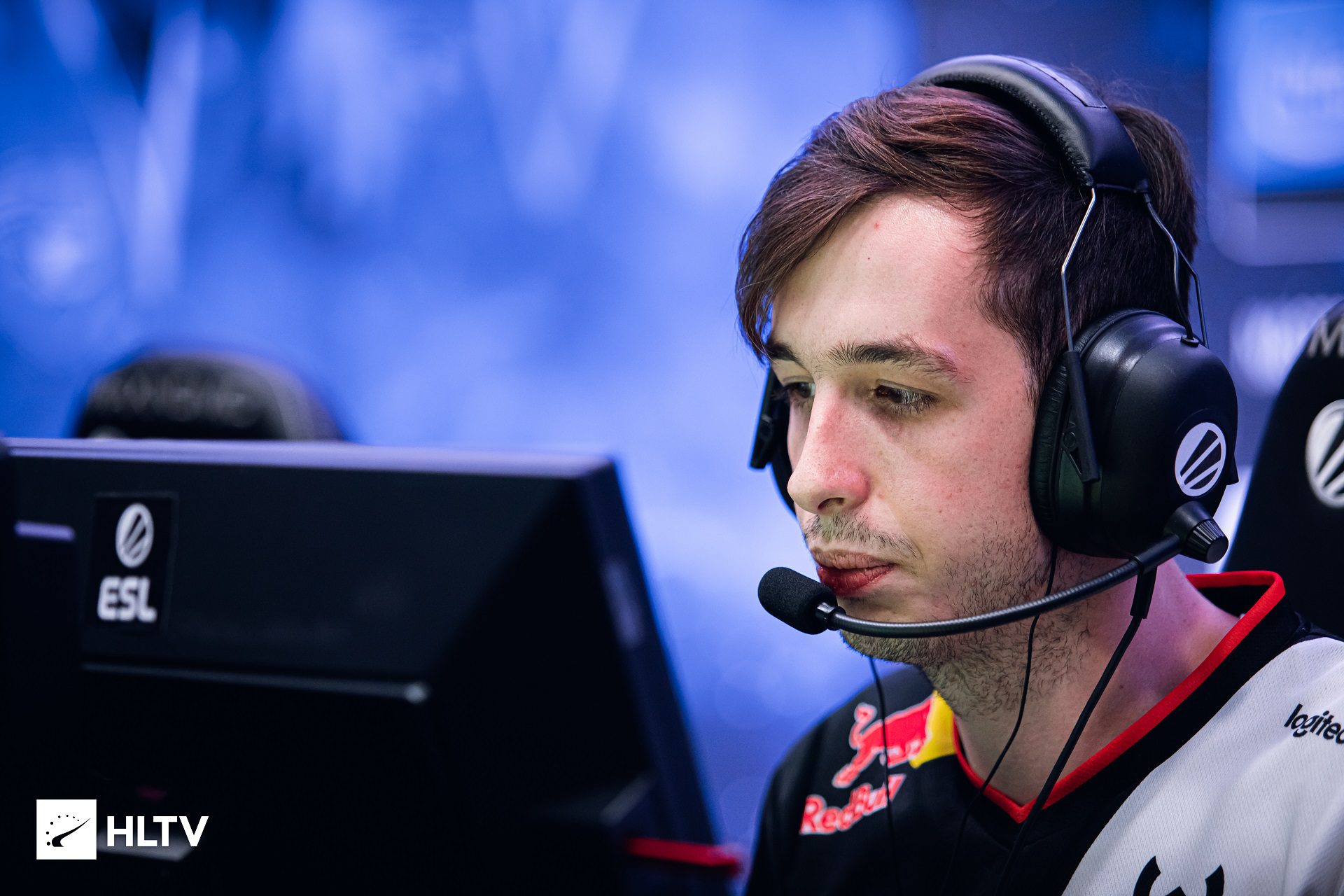 kennyS is impressed by the skybox change in Dust2.