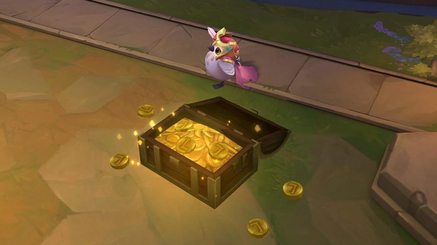 With the maximum interest you can gain being 5 gold when holding over 50 gold, many players tend to cling to staying at 50 gold to maximize their gold each match.