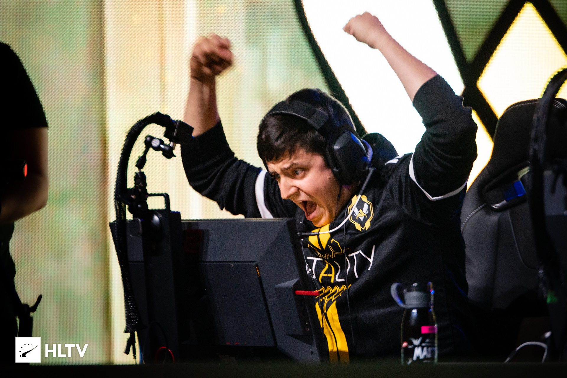 apEX admits he has mental health issues but believes he can help Vitality.
