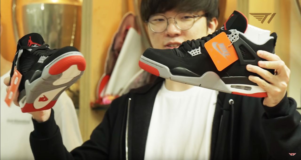 Although he doesn't often pay attention to his appearance, Faker, like many other young men, has a special interest in sneakers