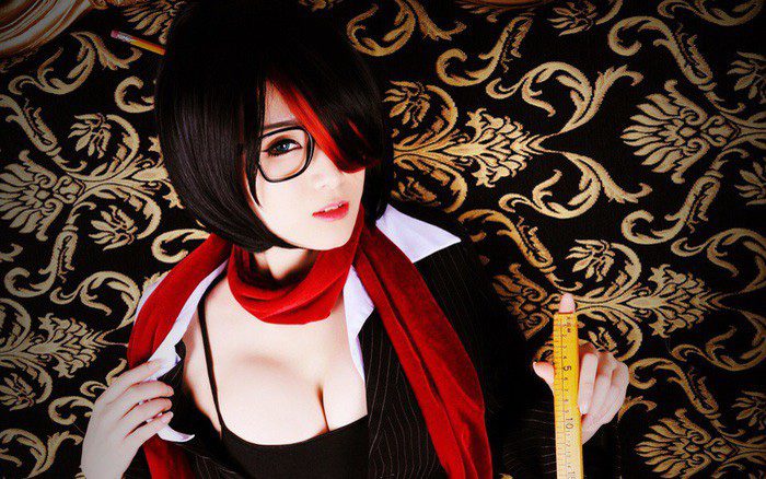Massive damage, outplay opponents, powerful split-pushing, and super carrying ability are what she has - Fiora said