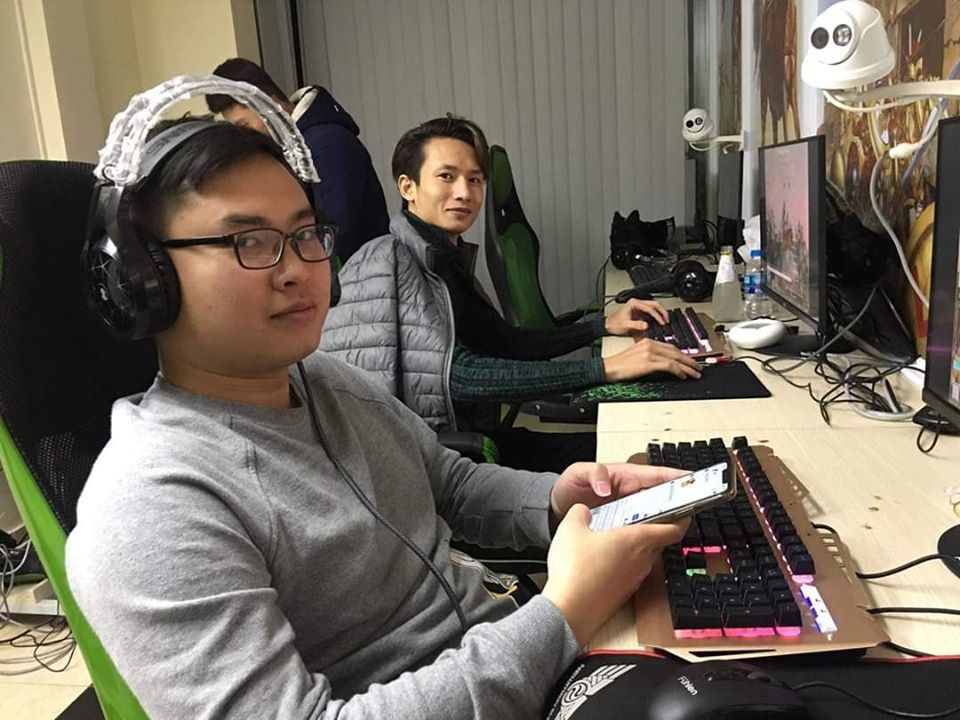 Like his mentor VaneLove, Tiểu Màn Thầu also wants to break the tripod of AoE Vietnam!