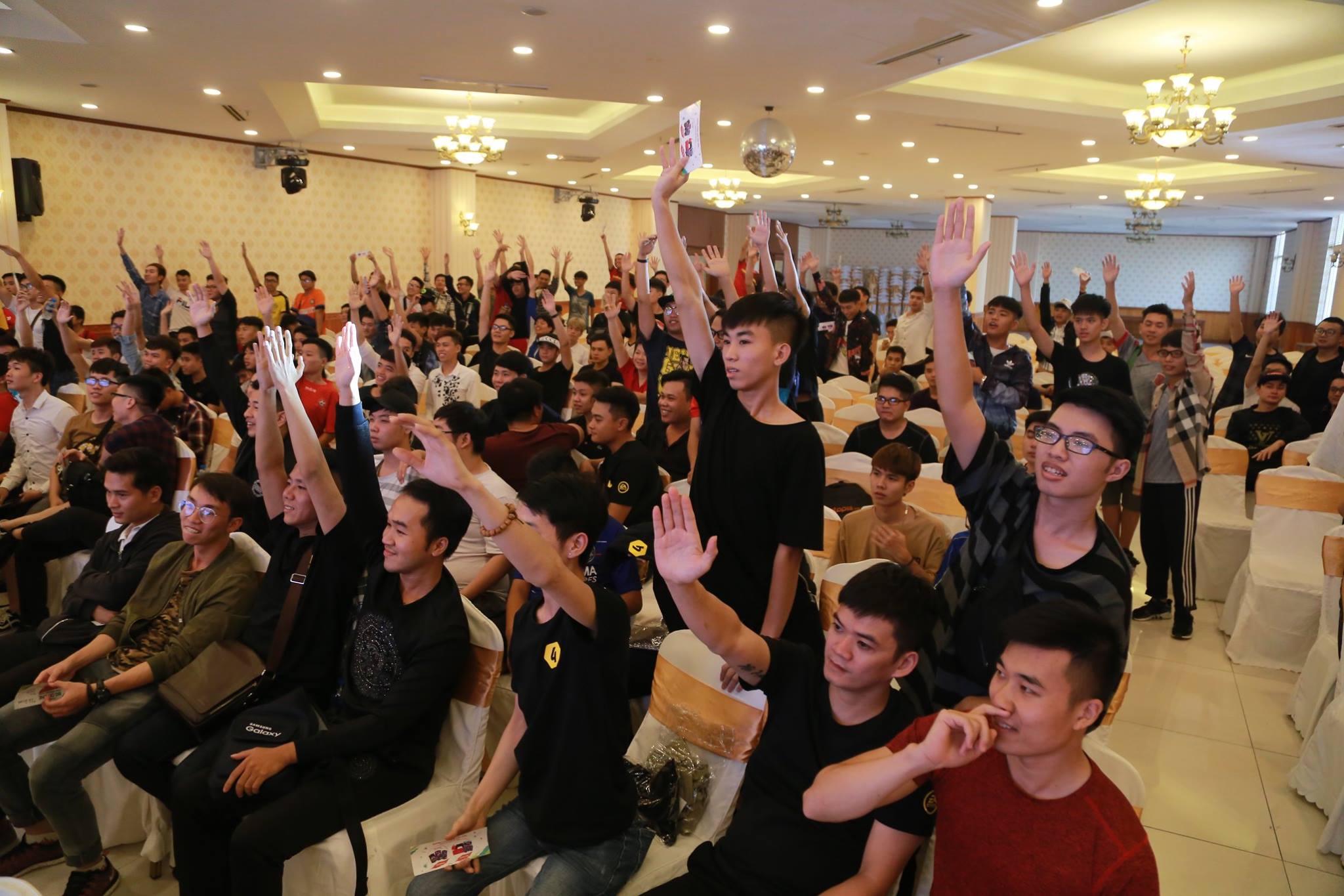 Image 2: The audience is always the biggest motivation for Hong Anh to pursue his passion