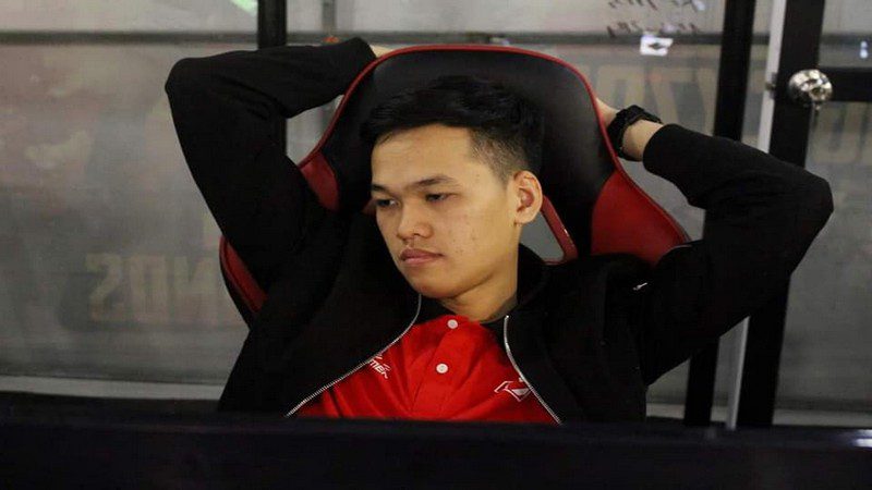 Chim Sẻ Đi Nắng must also be 'speechless' at his teammates' mistakes