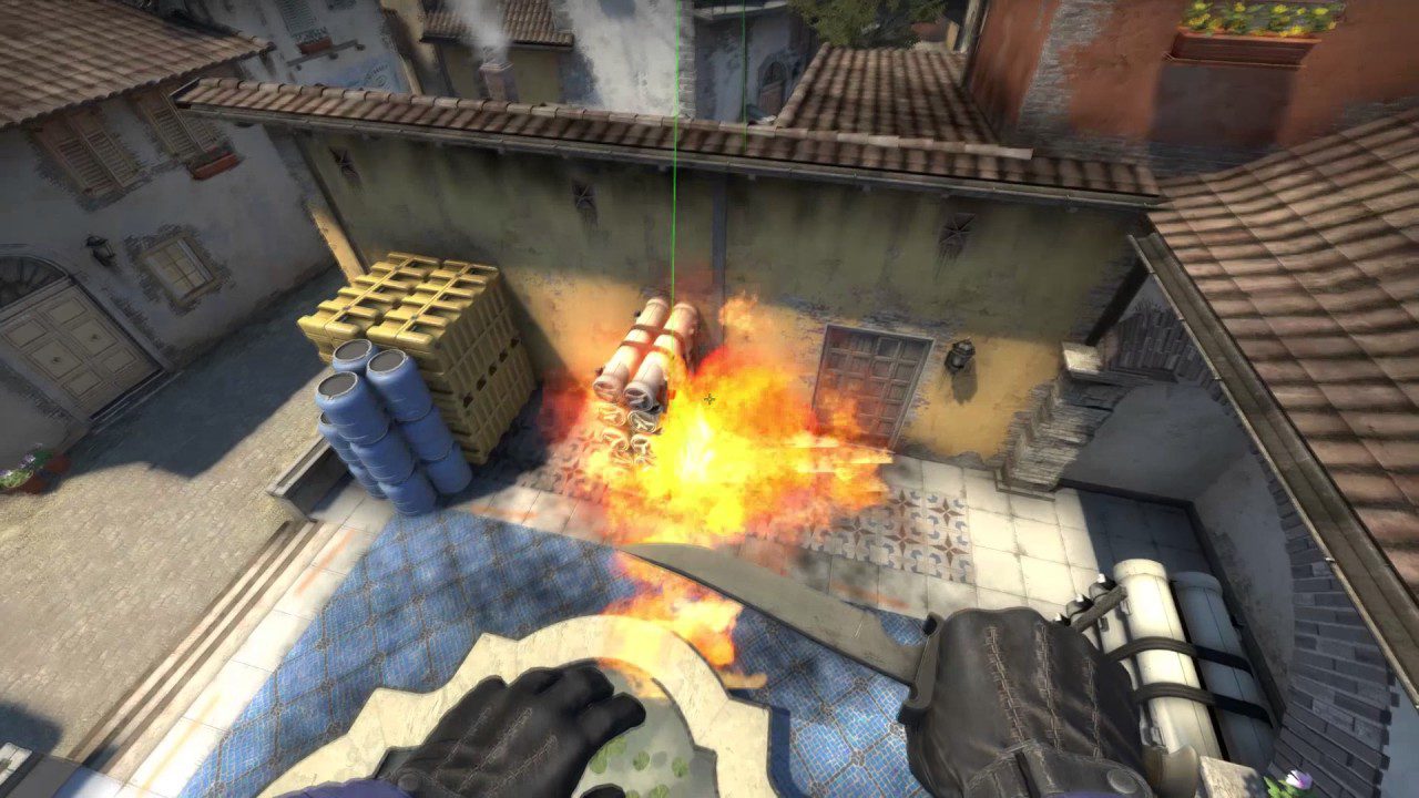 To throw bombs accurately and effectively in CS:GO, you must practice a lot