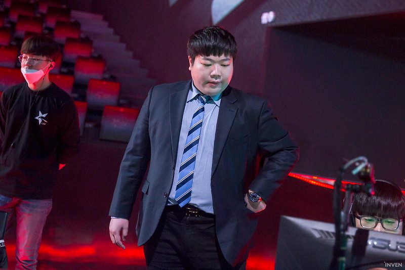 Coach Kim of T1 promises to do his best to bring another title back to T1's trophy room