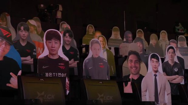 The impressive fan presence of T1, featuring actor Kim Hee-chul, former player Wolf, president Joe Marsh, and many other familiar faces also came to 'watch'