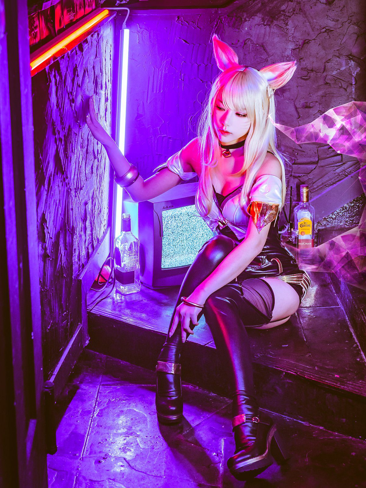 Her fair skin perfectly matches Ahri's beauty