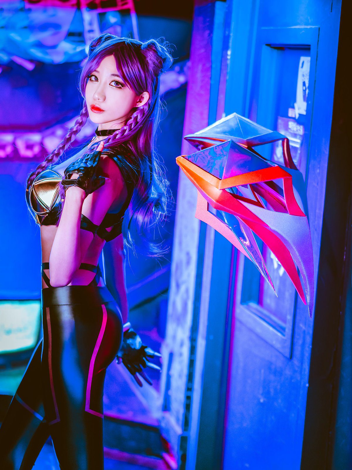 Not everyone can recreate the charisma and beauty of K/DA Kai'Sa like this