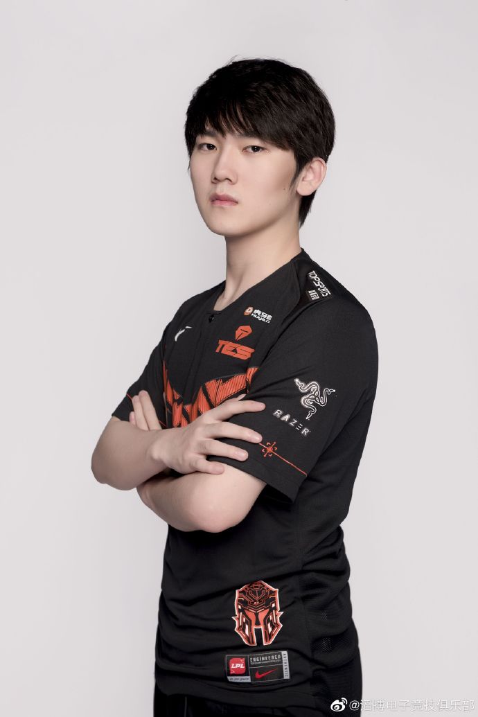 Many people are concerned that JackeyLove will not perform at his best against his former team IG due to being involved in 'drama'