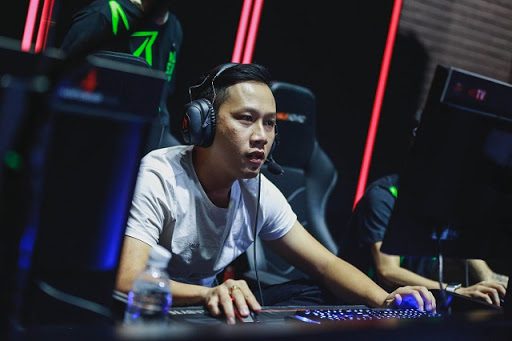 Teacher Ba is one of the rare streamers who has fans regardless of how well he plays; that’s the charm of the profession