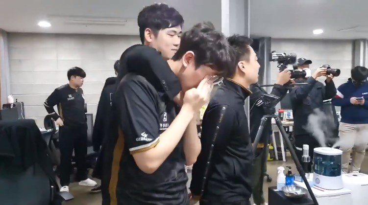 Ruler burst into tears of happiness after securing the number one spot in the LCK