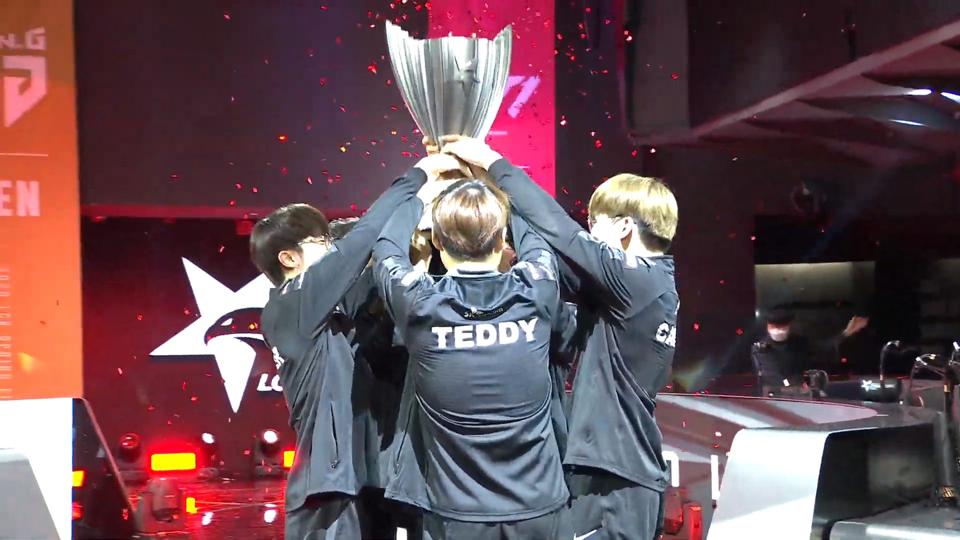 T1 continues to secure a dominant victory at the LCK Finals