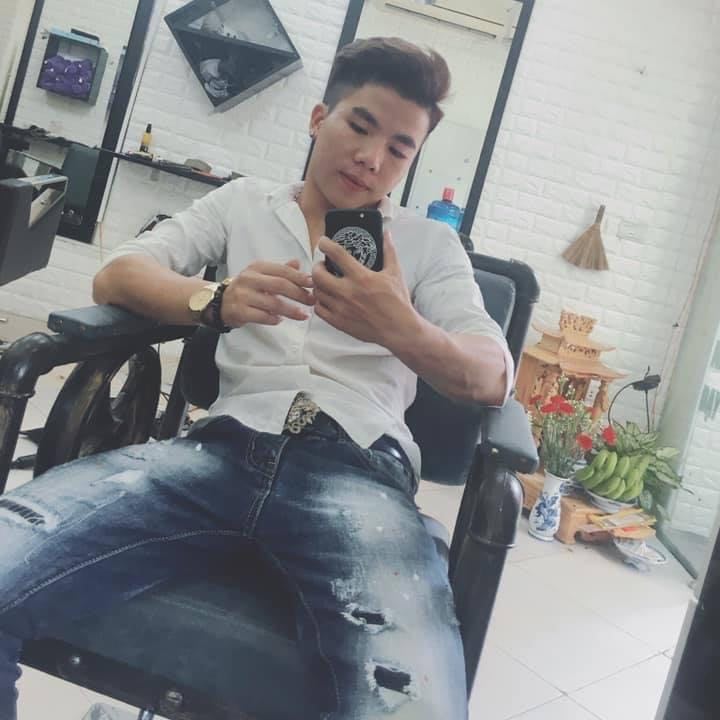 From a handsome and strong young man who was the family's pillar, the accident seemed to have taken everything from Hoang