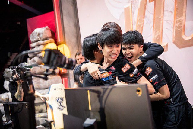 DoinB and FunPlus Phoenix have reached the finals of the China-Korea Grand Battle