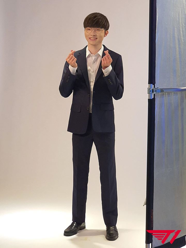 Behind-the-scenes photos of Faker's photoshoot
