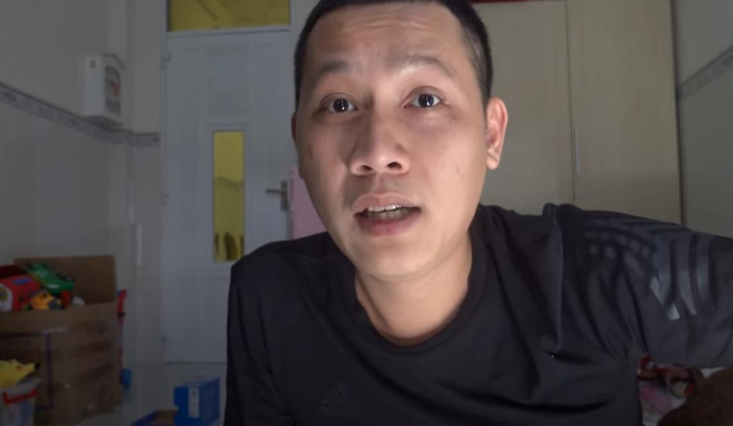 Teacher Ba wonders why his younger brothers rarely pay when they go out to eat and have fun together?