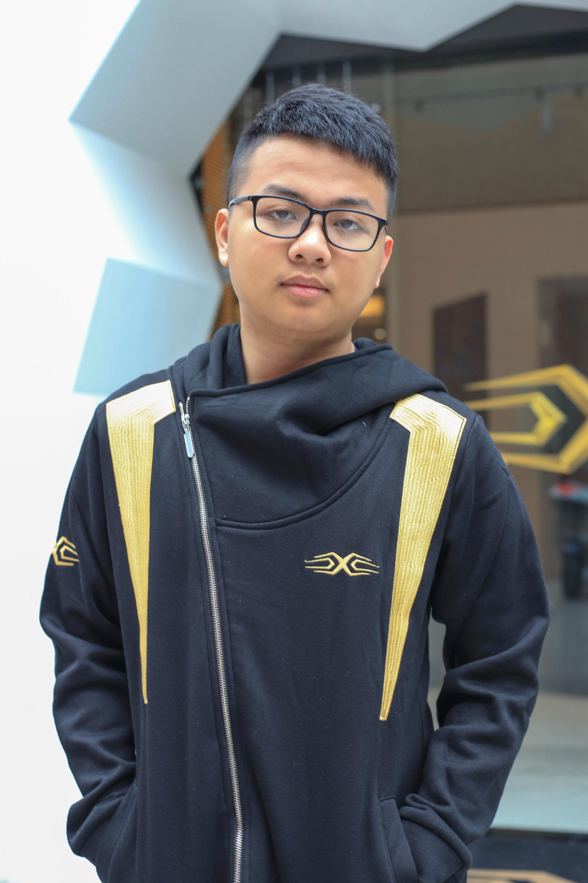 The first images of SofM in China wearing the Snake Esports jersey