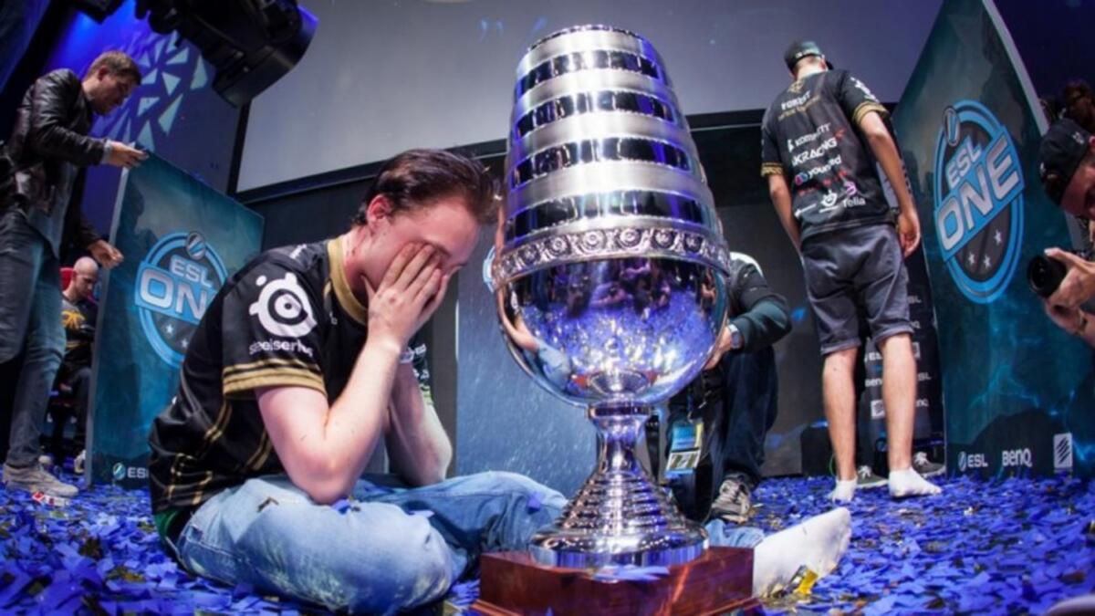 GeT_RiGhT with the ESL One Cologne 2014 trophy
