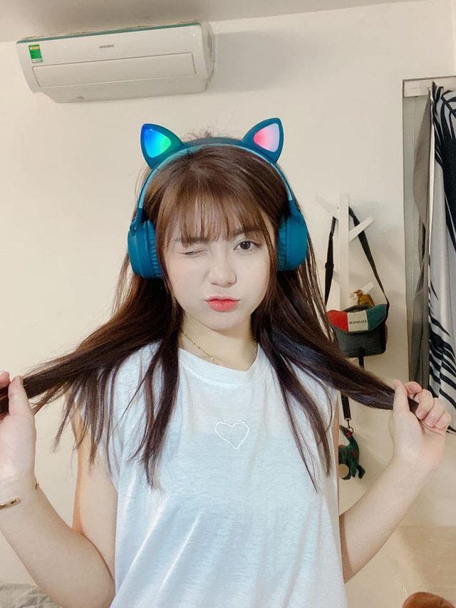 Not only a female gamer, Trang Banana is also a football fanatic