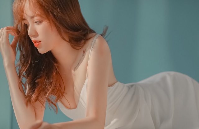 Usually cute, but when she wants to be sexy, she can also captivate the audience