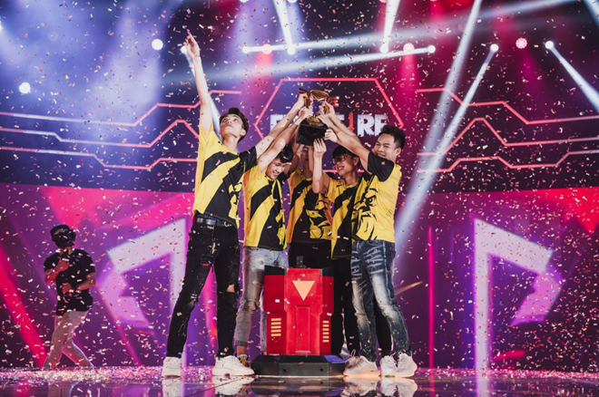 The whole team raises the championship trophy