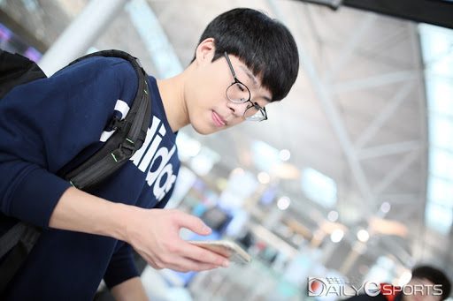 Smeb was once the world's number one top laner, but now he has moved past his peak performance, and this return to KT may only serve as a 'patchwork' for the team's roster.