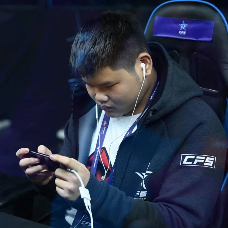 Huy Ga is the younger brother but has a very persistent and hardworking personality.