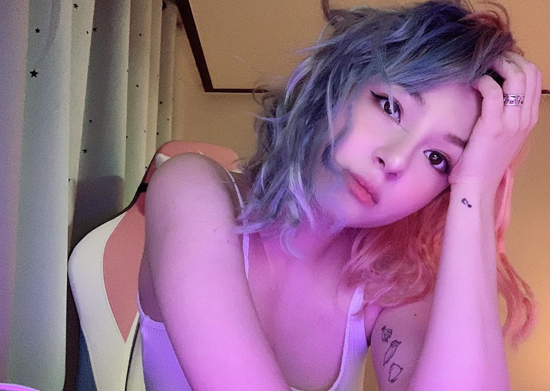 Shannon looks stunning while streaming, no wonder gamers flock to play VALORANT