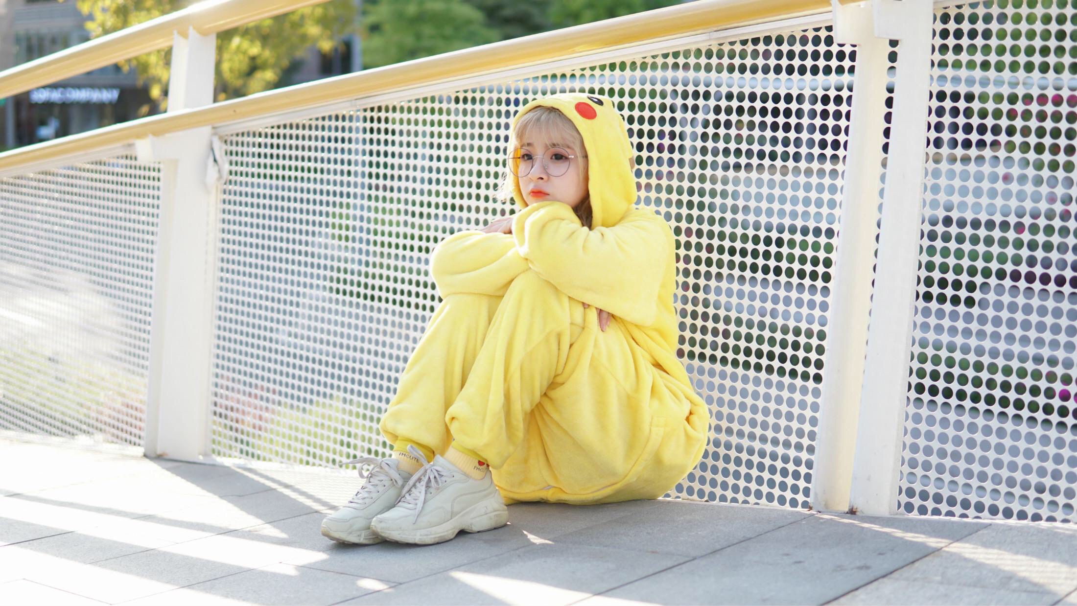 Mèo 2k4 is a colorful streamer while maintaining her inherent cuteness