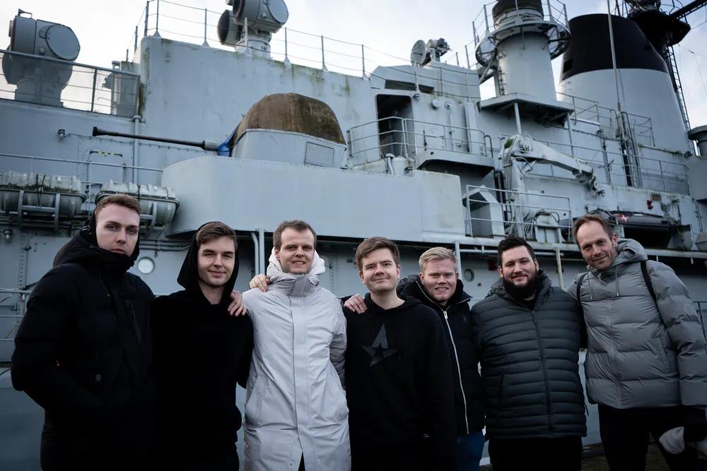 Mr. Hvidt (far right) with Astralis members