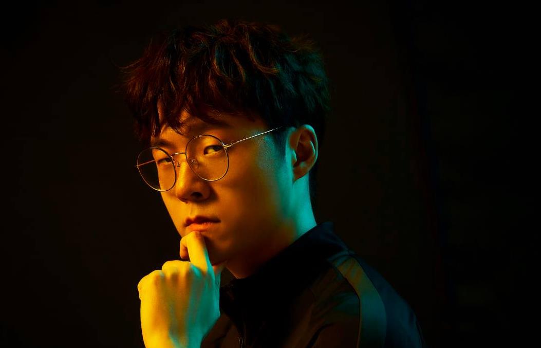 T1 Teddy holds 2 records, having the most kills at the 20-minute mark with 33 kills, and the longest kill streak in Korean Challenger with 33 consecutive kills while playing Kalista.