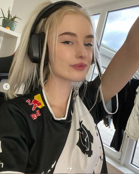 Parvadi shows she is a true G2 Esports fangirl