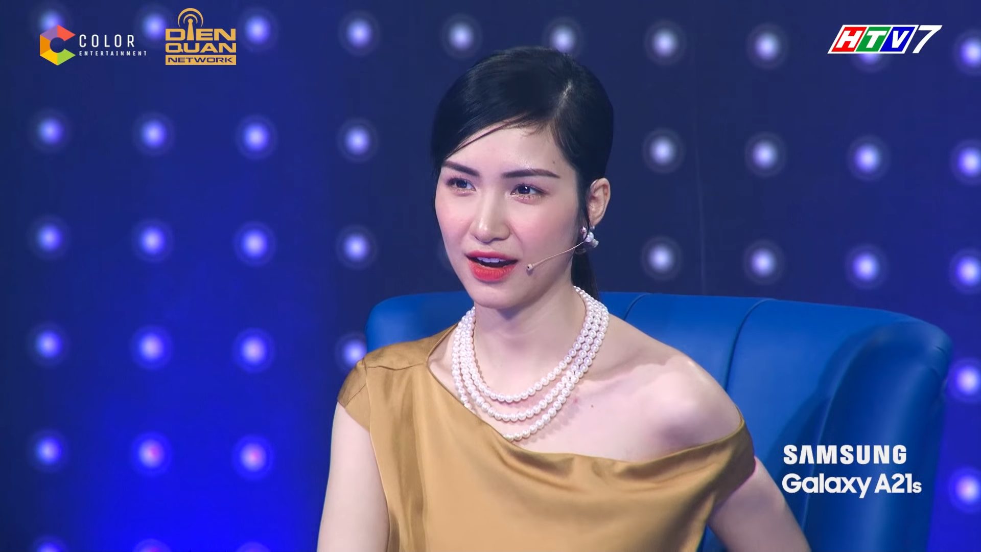 Hoa Minzy shows an expressive face: "I was wrong!"