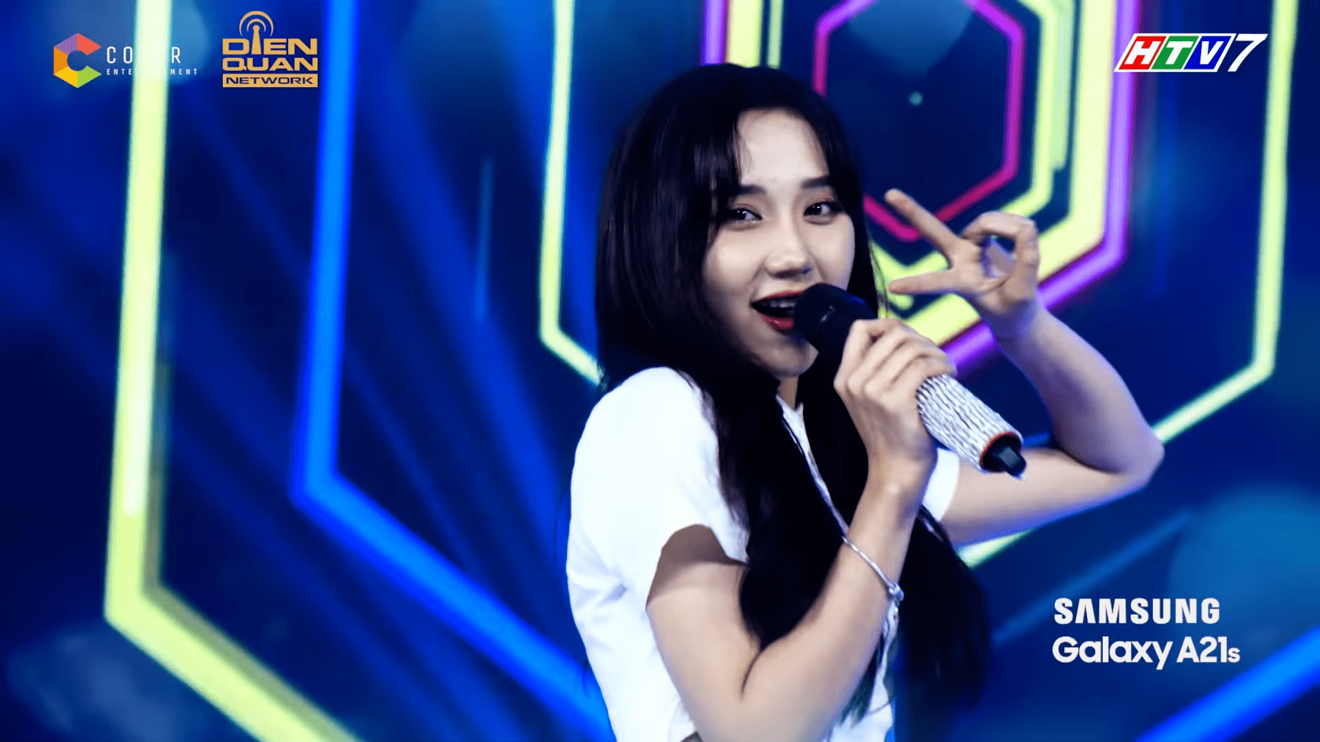 Mina Young's performance truly lit up the stage