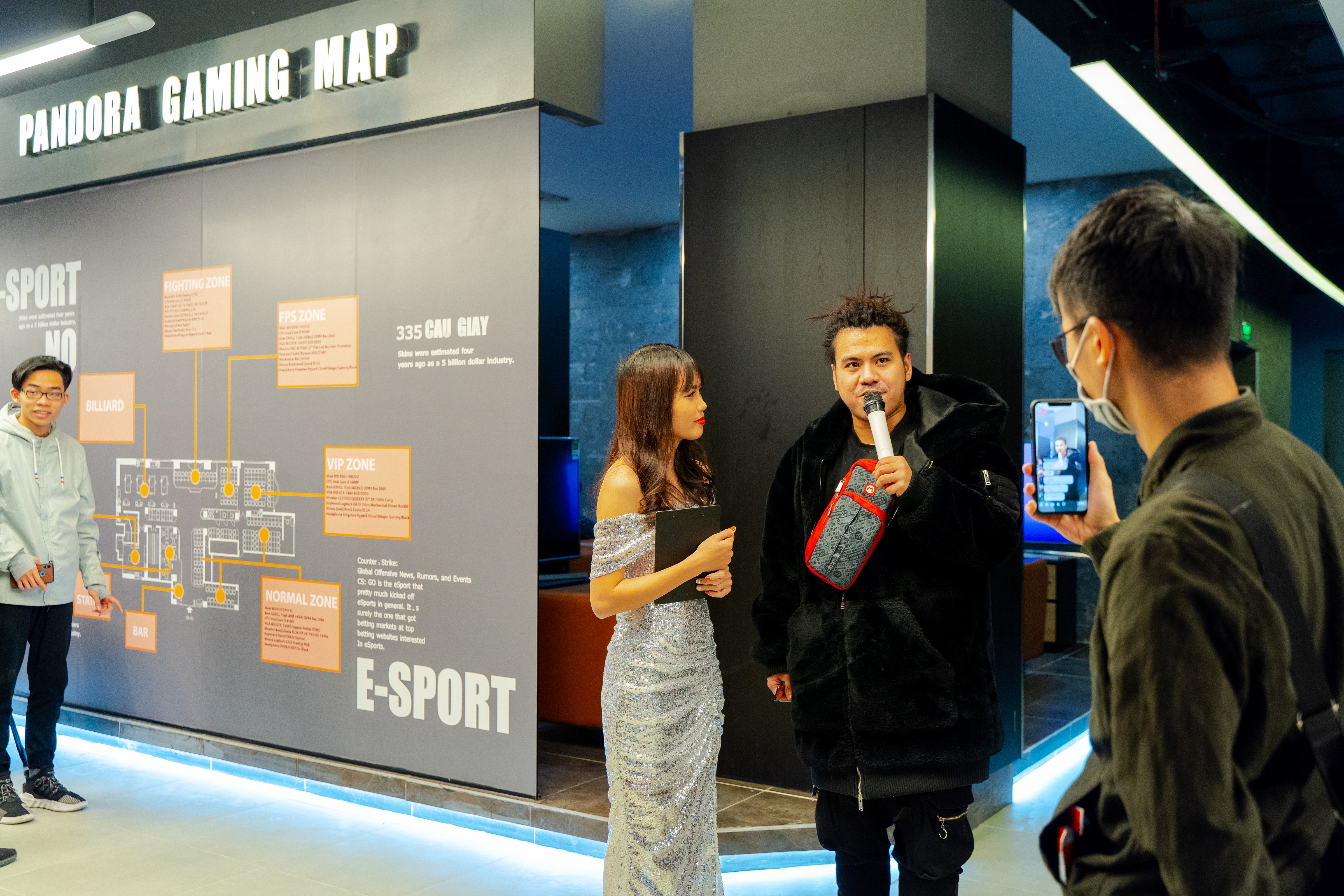 The grand opening ceremony of Pandora Gaming Cầu Giấy earlier this year attracted the attention of a large number of gamers, featuring many famous names in the gaming community.