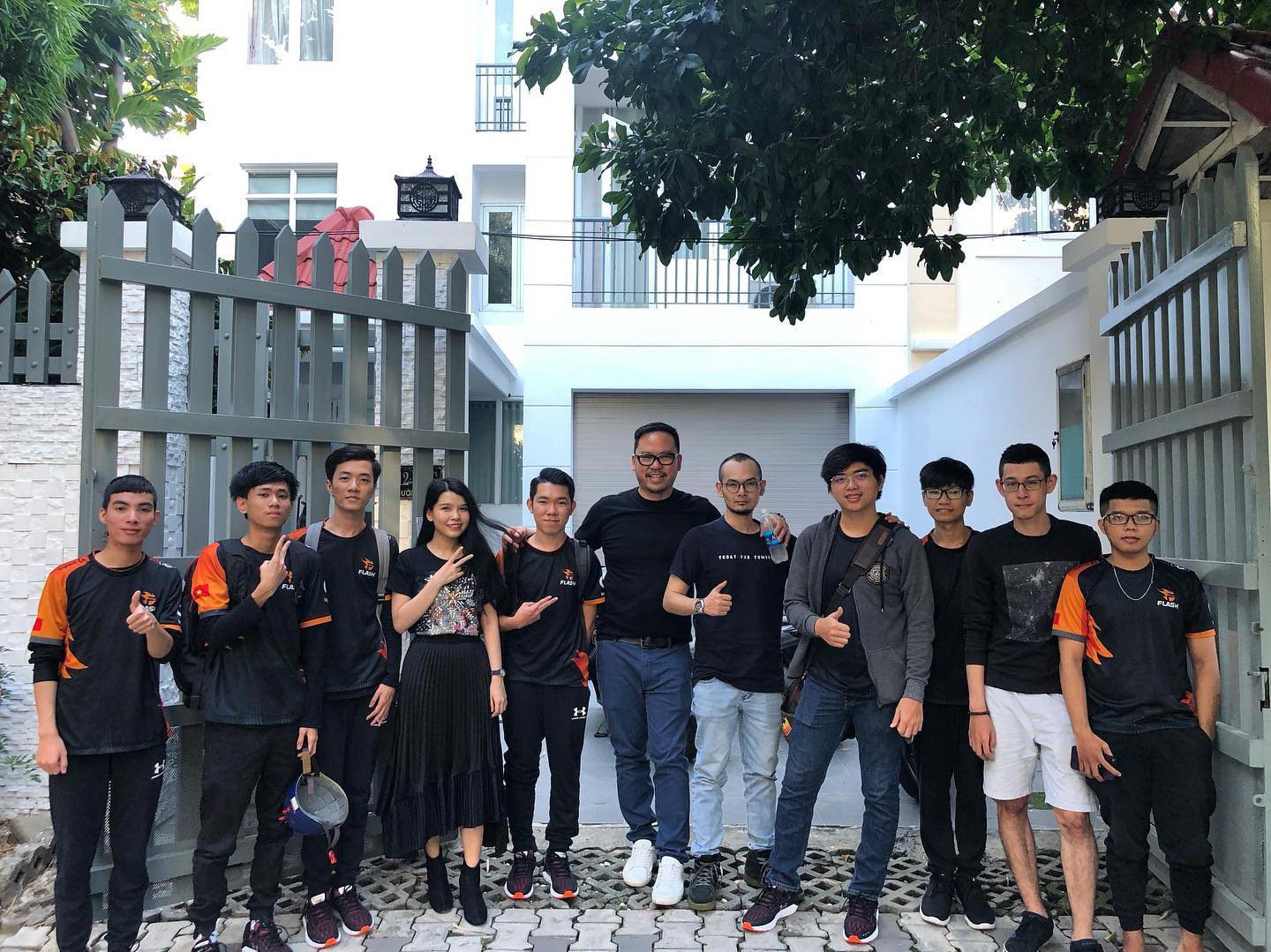 In the end, the former owner of Team Flash (standing to the left of Optimus) was banned by Garena from all League of Legends activities for 24 months