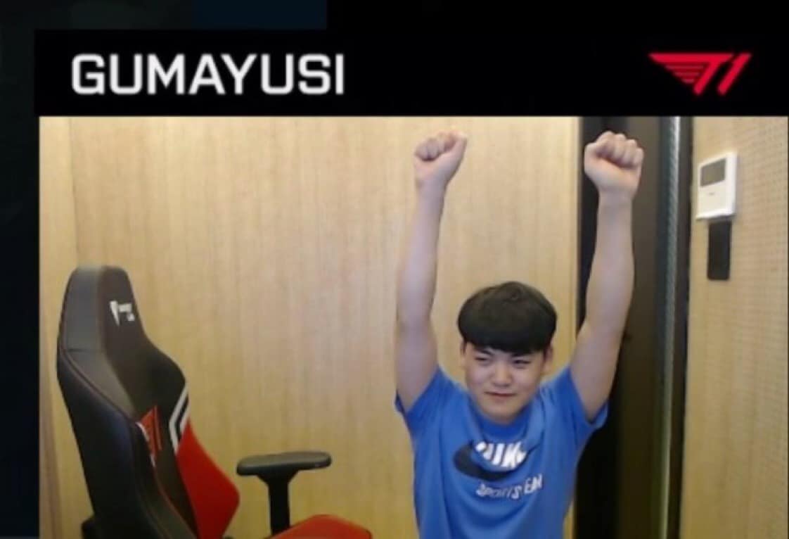 Gumayushi admitted to kneeling for 3 minutes to apologize to fans for his inappropriate behavior in ranked play recently