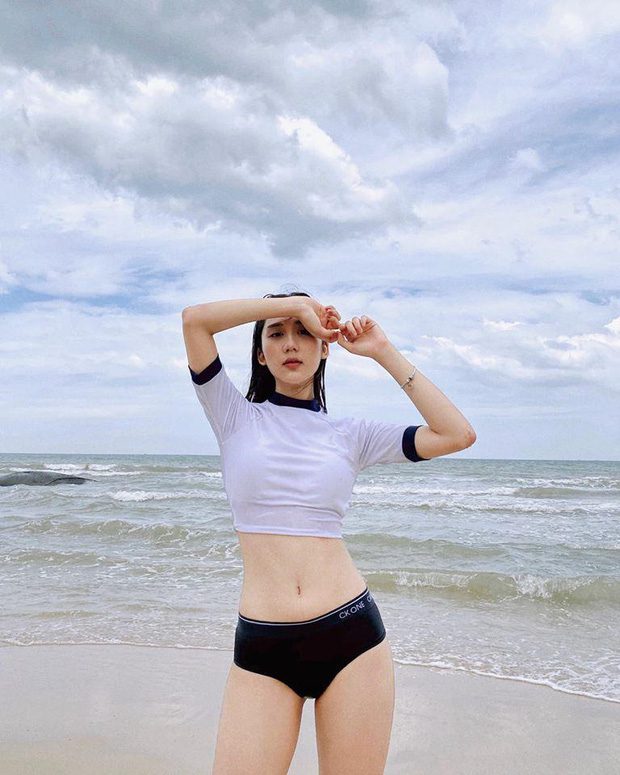 Mina Young shows off on her fan page