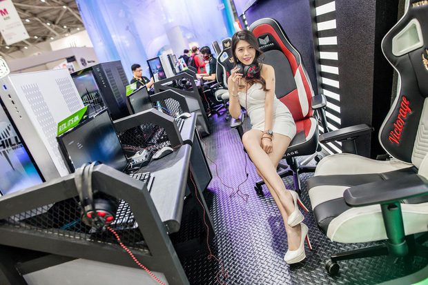 Streamer Chiao possesses long legs from Chinese Taipei.