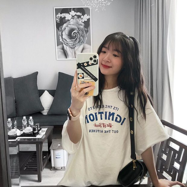 Kim Chung refused to share how long they have known each other, but it can be guessed that the couple only started dating when she returned to Vietnam earlier this year