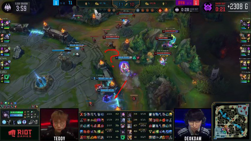 Teddy could have gone towards his teammates at the jungle exit but chose to go towards the mid lane, where Bard with Destiny was in front of him
