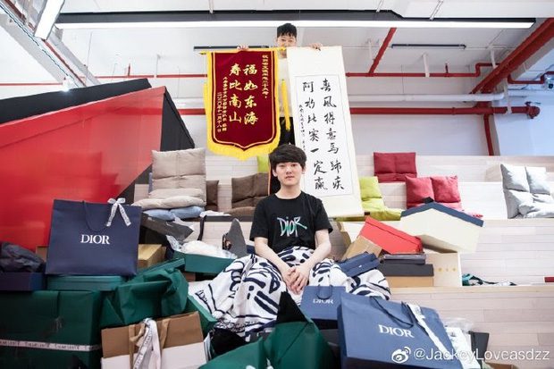 Recently, the handsome player has also ventured into modeling for the high-end fashion brand Dior.