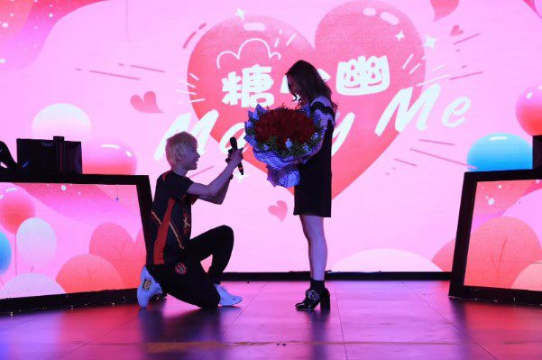 Not a match day, so Doinb prepared elaborately for his proposal.