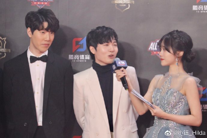 Hilda and Rookie appear on the red carpet of the LPL 2020 Awards Gala