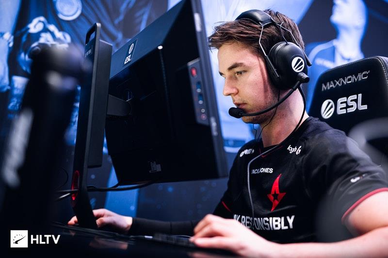 This is Device's seventh consecutive honor and his fifth time in the top 3
