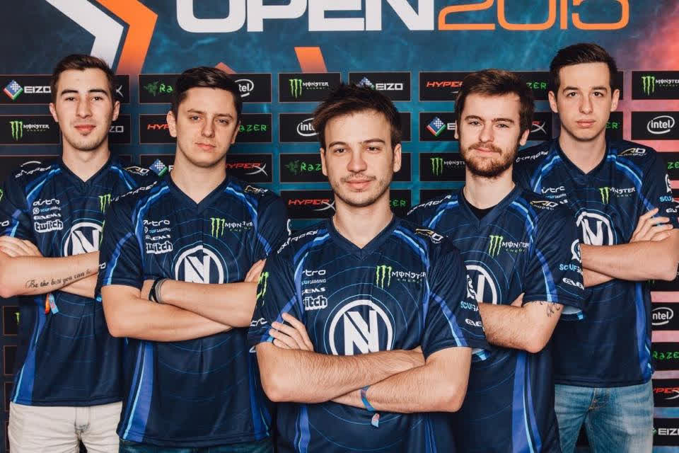 kennyS (far right) with his teammates in Envy colors