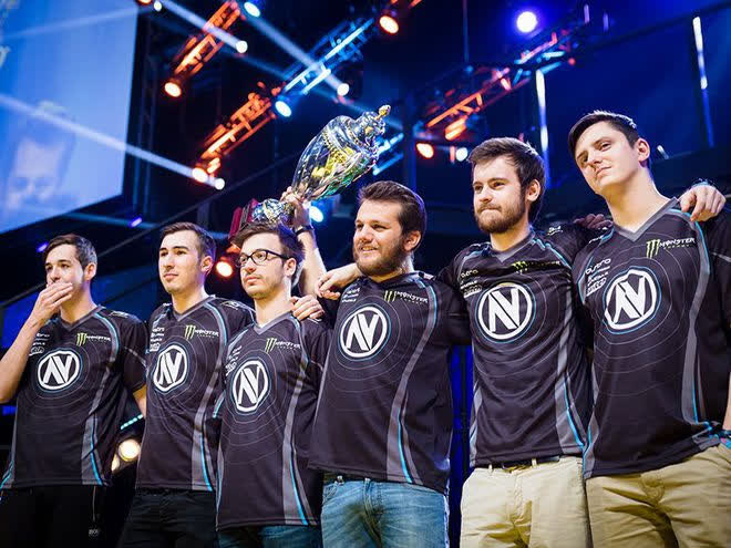 kennyS with his teammates in the EnVyUs jersey