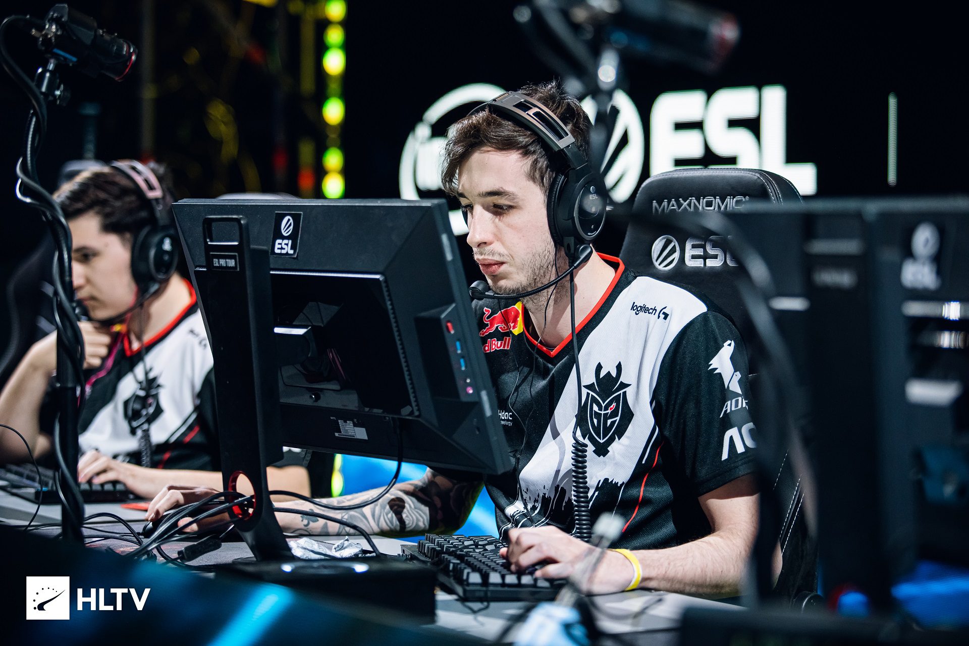 kennyS playing in G2 Esports colors